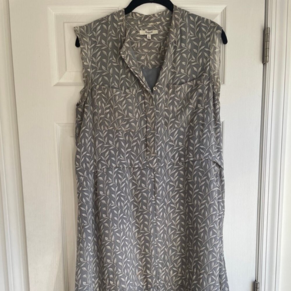 Madewell flowy relaxed fit dress in gray leaf print